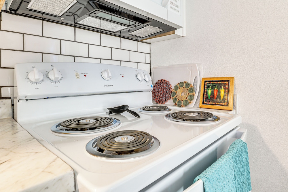< 1 Mi to Enmu: Pet-friendly Home in Portales!