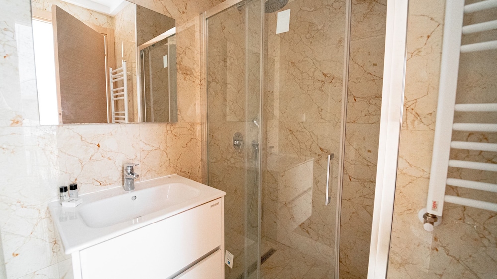 New Central and Luxury In Jardin de Carthage