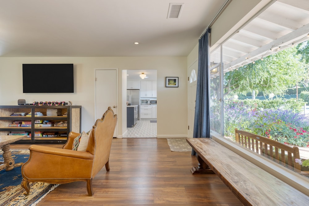 Hummingbird Haven by Avantstay Dog-friendly Near the Beach Huge Yard Hot Tub