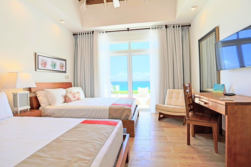 Ocean Front Villa Deluxe 3 Bedroom view 4