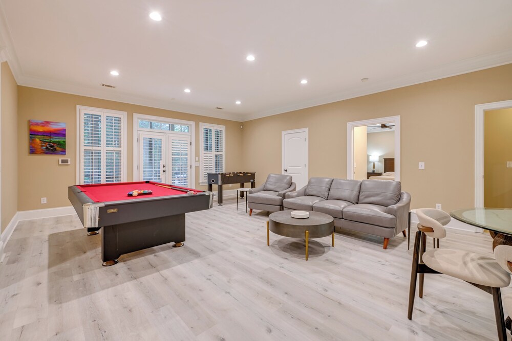 Hike & Explore! Luxe Retreat Near Lake Norman