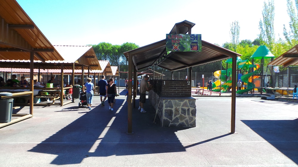 Bungalows Camping Alpha Madrid