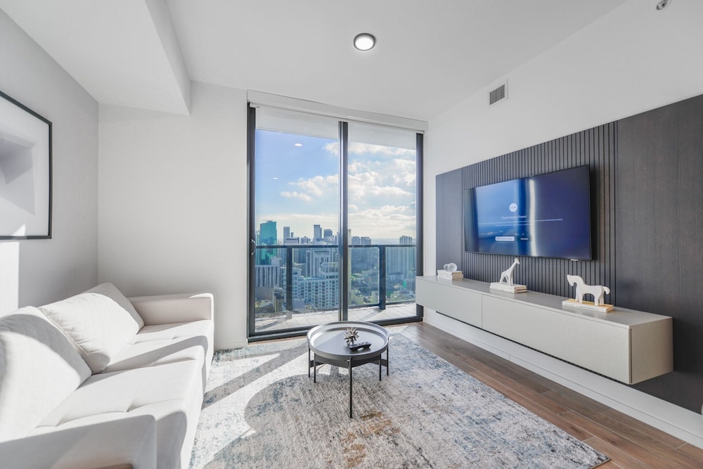 Bayside Apt with Impressive City Views