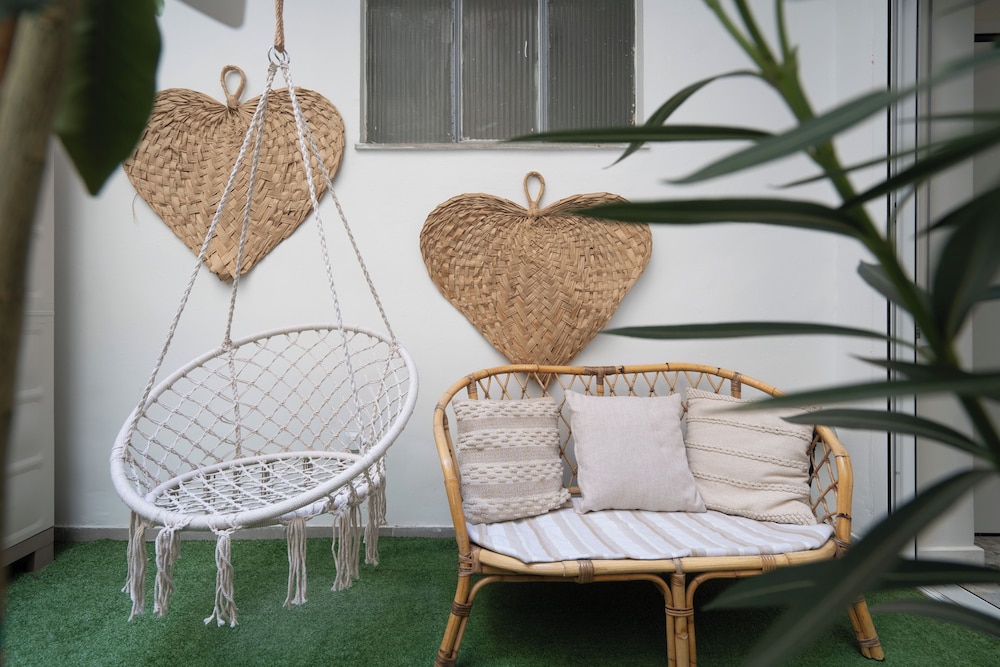 Luxury Comfort in Pagrati - 5 min to Varnava Square