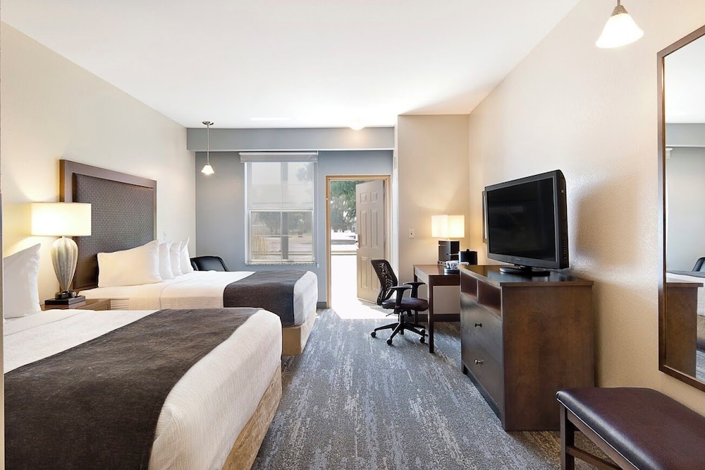 Rapid City Vacations - Clubhouse Hotel  Suites Pierre - Property Image 5