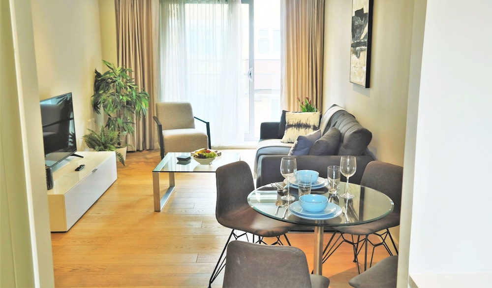 Accomodo London Southbank - Spacious & Elegant Apartments near Big Ben & London Eye