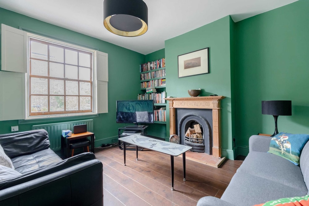 Trendy 2BD House 5 Mins From Willesden Junction!