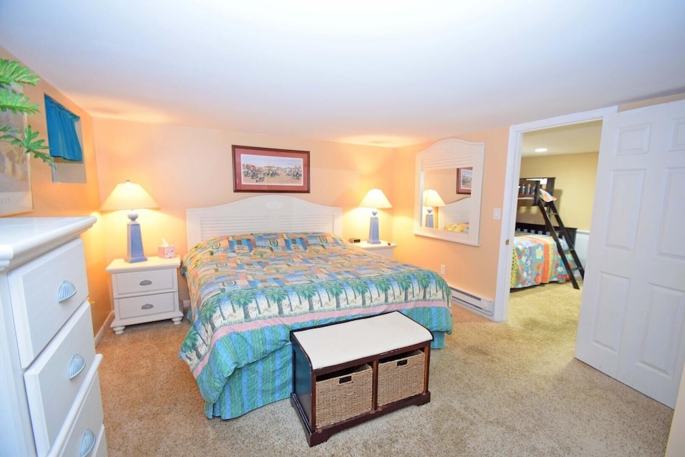Harbour Island 46G 2 Br townhouse by RedAwning