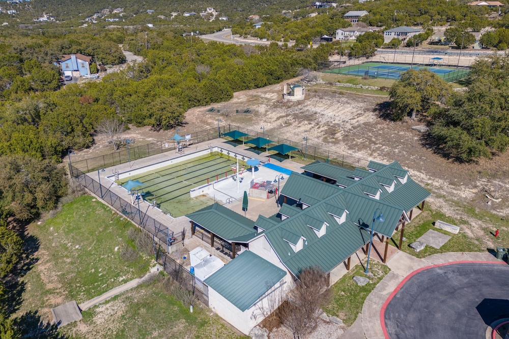 Idyllic Lago Vista Home < 1 Mi to Lake Travis! - Property Image 13