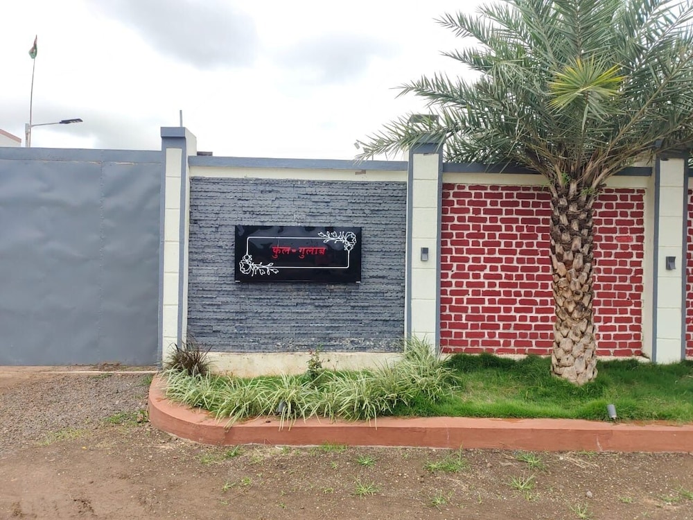 Fulgulab Lawns & Homestays