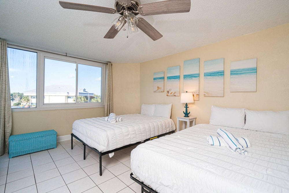Top of the Gulf 320 Beachfront Free Beach Chairs