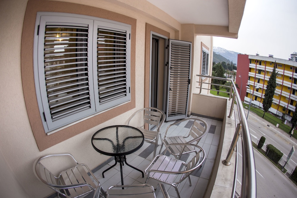 SMS Apartments
