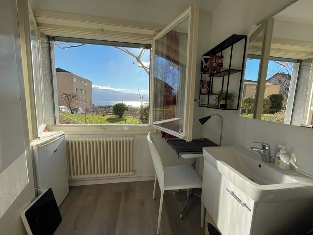 Room-independent Room With Stunning View