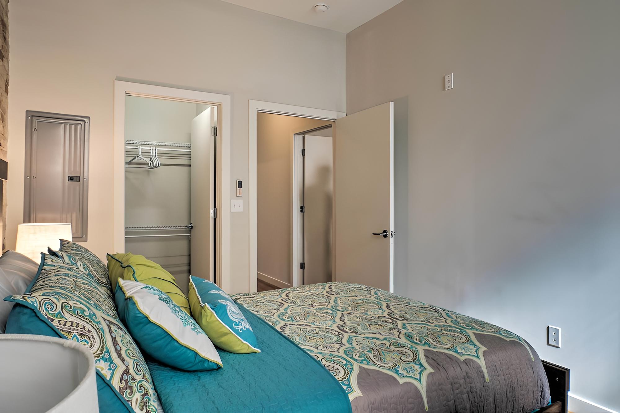 Cityscape I - Sleeps 8 view 4