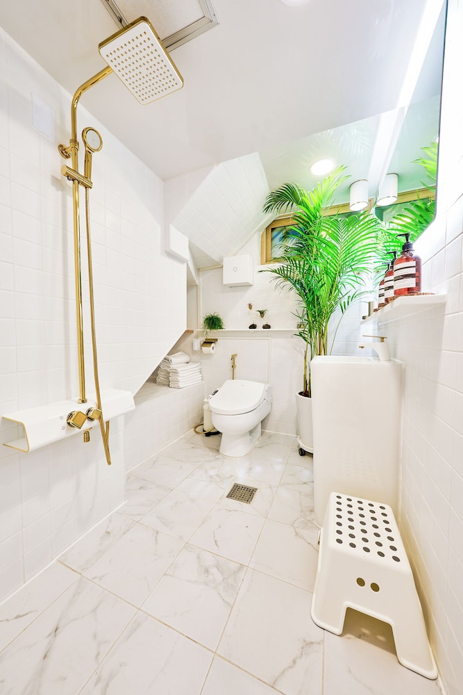 SA Tailored Serviced Home near Metro