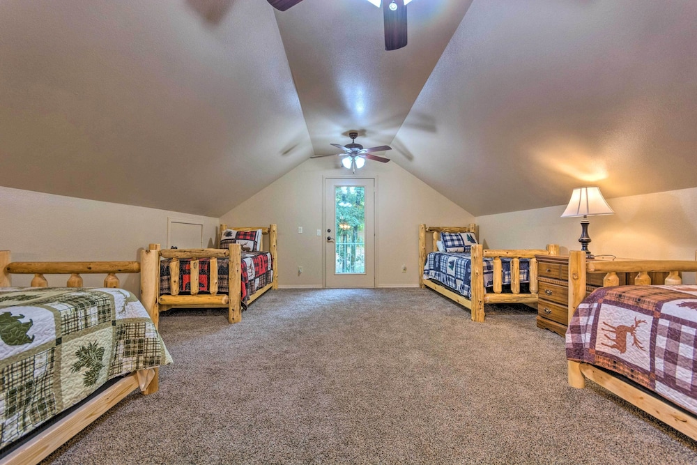 Scranton Vacations - Lakefront Hideaway in Scranton: Spacious Deck - Property Image 2