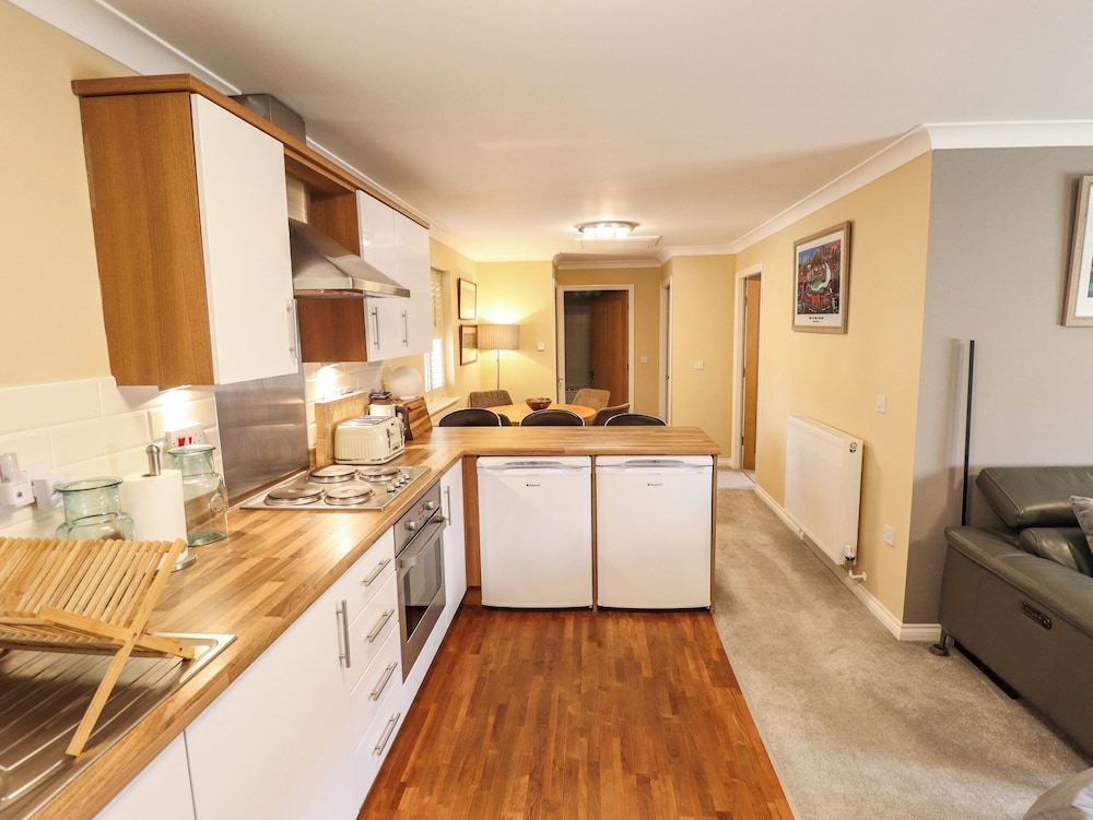 10 Mellor Way