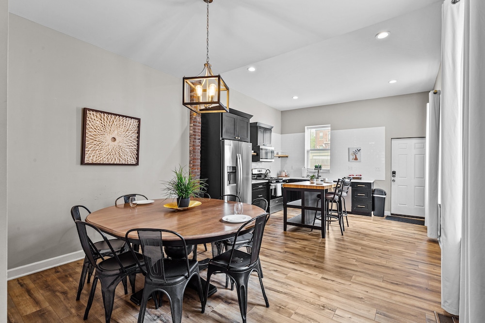 St Louis Vacations - Alluring City Escape Right JZ Vacation Rentals - Property Image 17