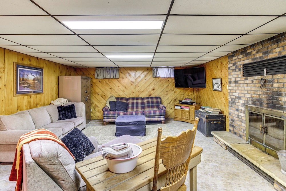 Pioneer-era Retreat in Sanborn w/ Museum Access