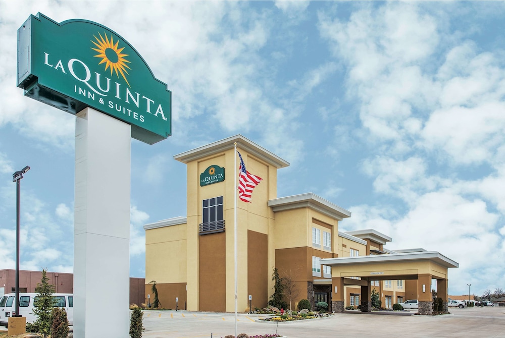Enid Vacations - La Quinta Inn  Suites by Wyndham Enid - Property Image 3