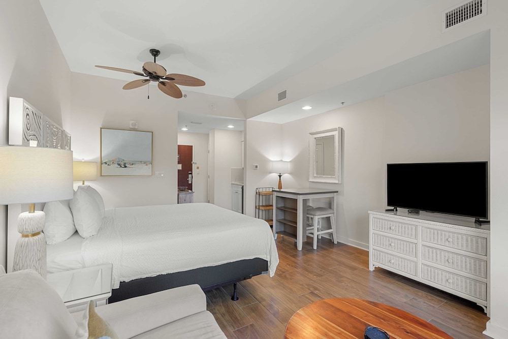 Resort Condo Steps to Beach Pool, Hot Tub, Tennis, Golf Sandestin, Miramar Beach