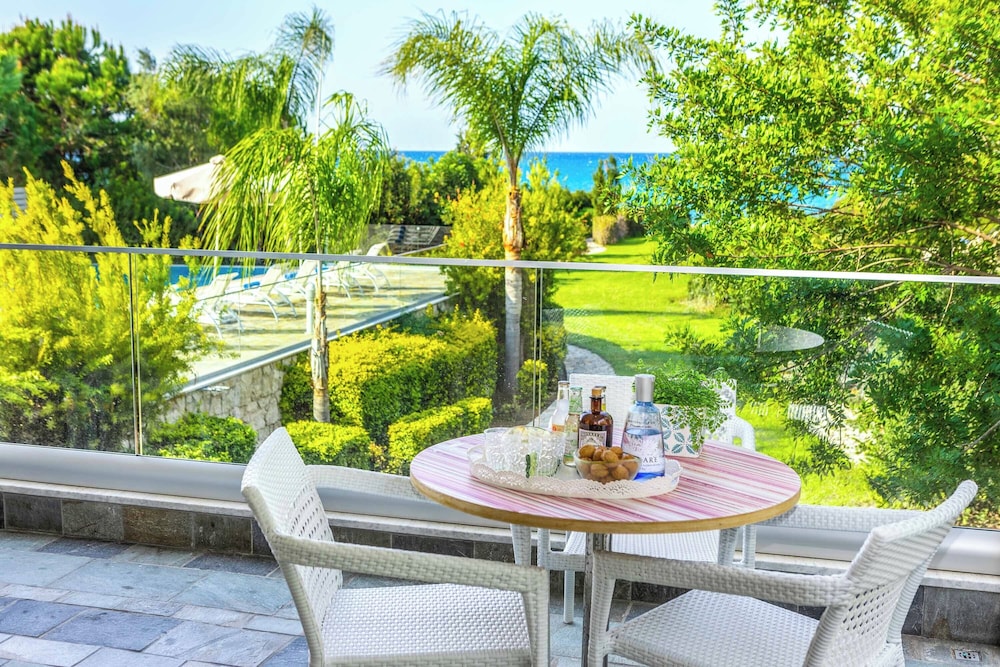 Harmonia Beach Villa