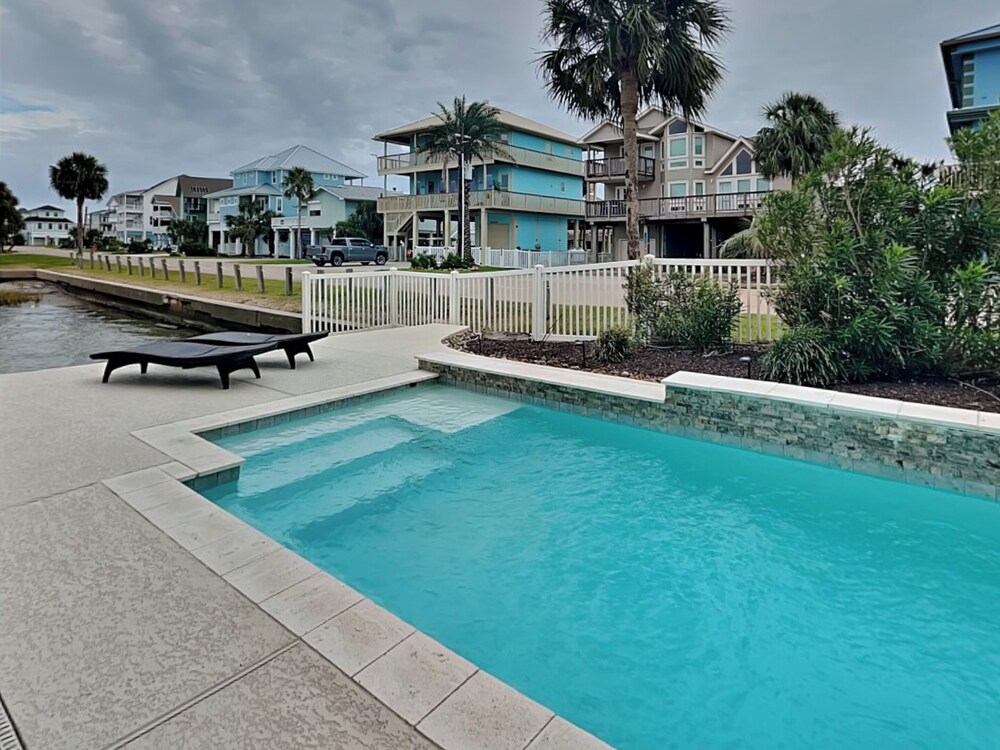 Rosé By The Bay by Ryson Vacation Rentals