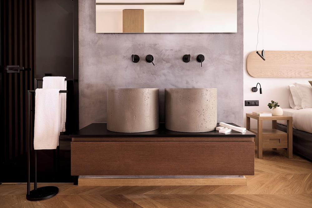 Cama Luxury Suites Kavouri
