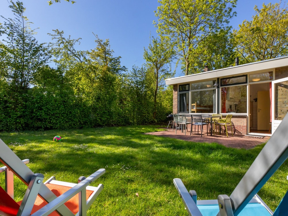 Bungalow Near Dutch Beach With Garden