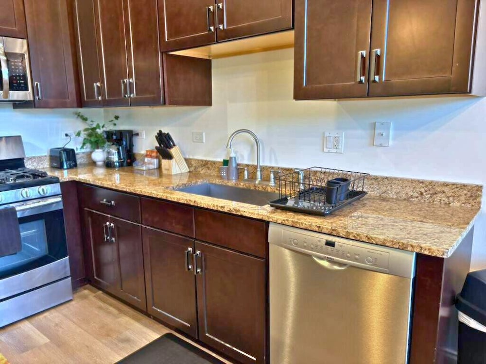 Well-Equipped 2BR - Greenbay 301