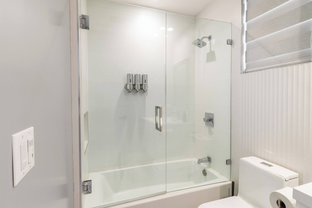 @ Marbella Lane - Luxi 4BR Haven w/ Skyscape Views