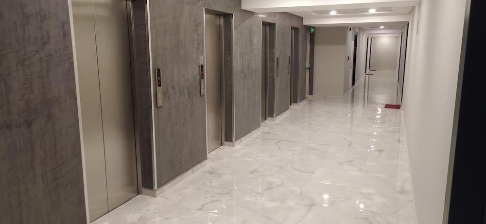 18th Floor Condo With Pool & Fitness Center