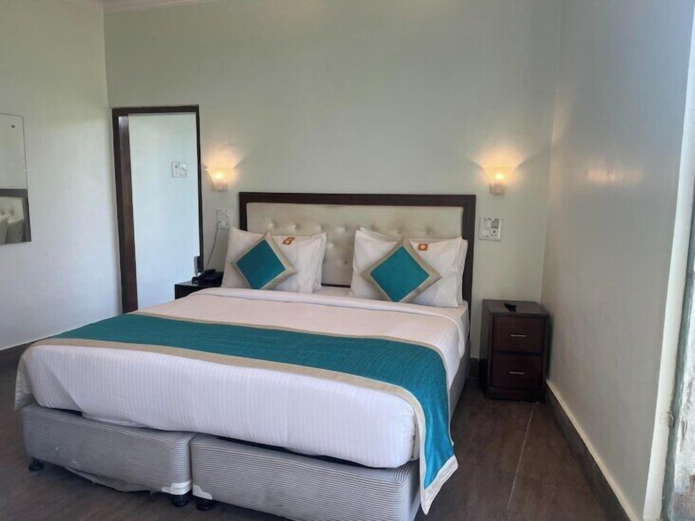 Hotel Guru Surbhi