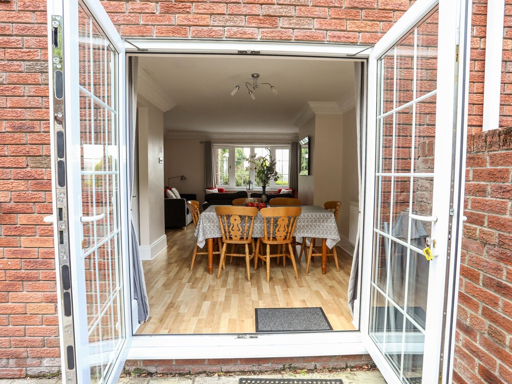 Mews Cottage view 3