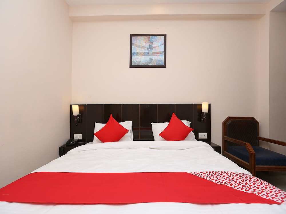 OYO 14390 Hotel Samrat