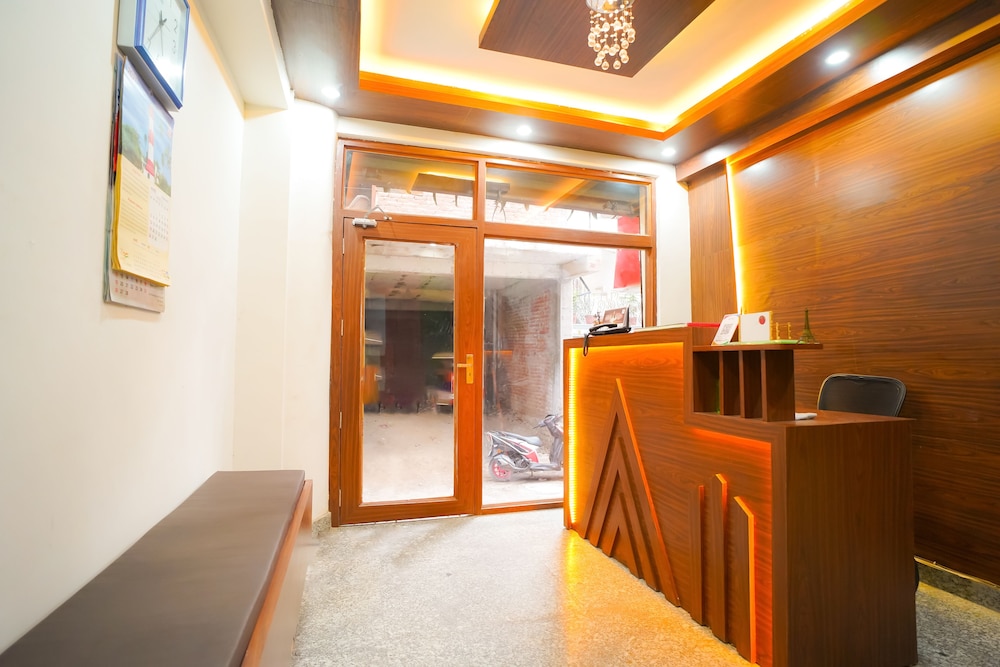 Lobby & Reception