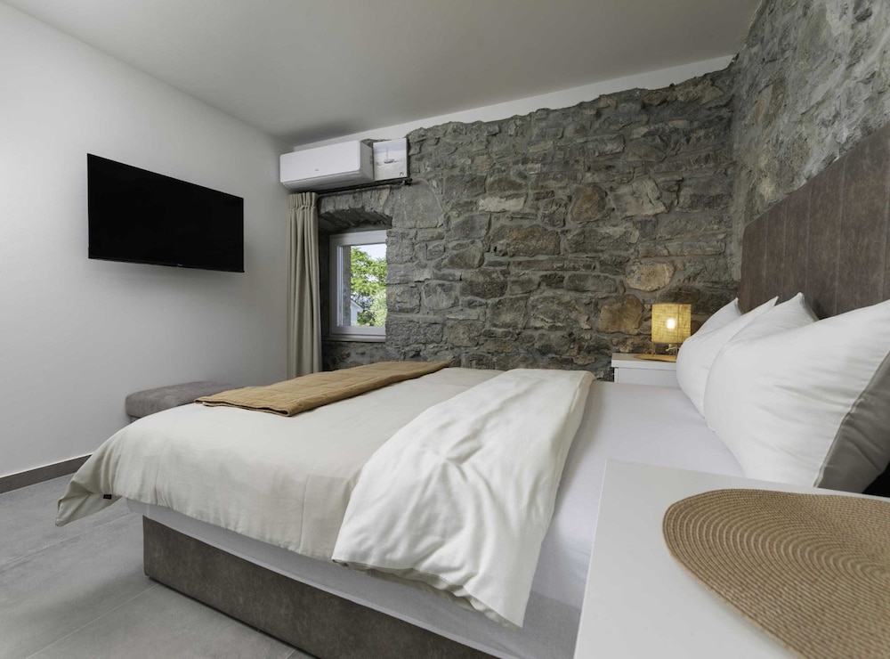 Luxury Krk Villa With Private Pool and Gardens