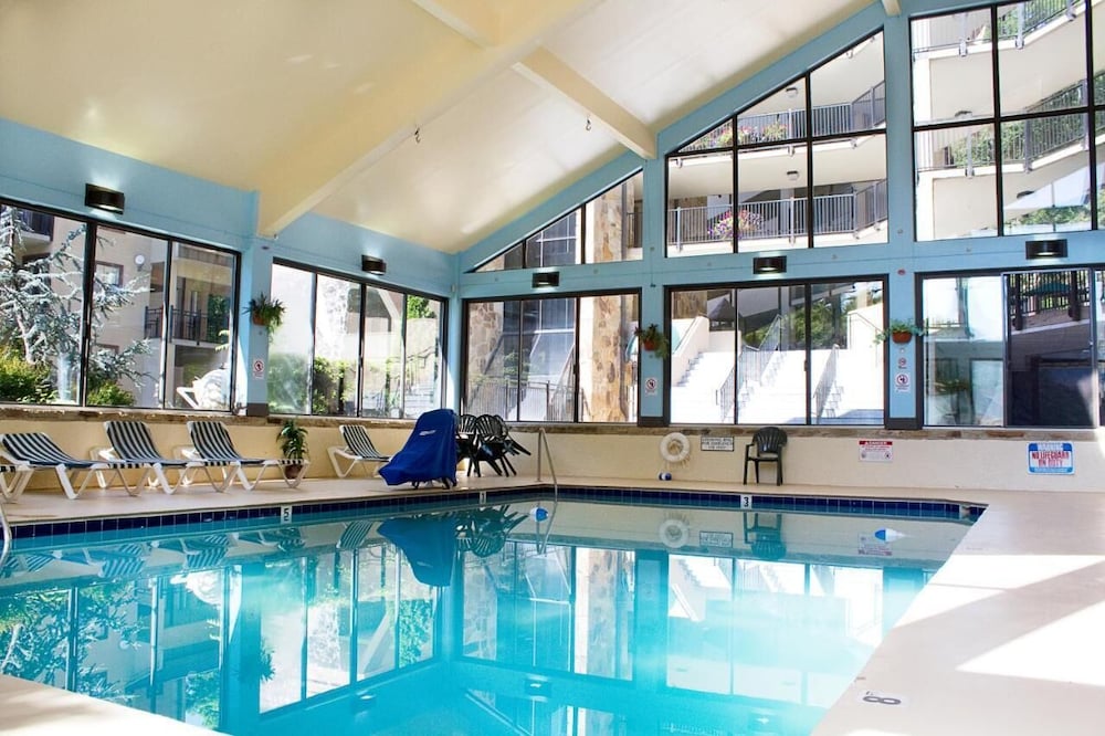 Gatlinburg Ski Week! 2 Bedroom 2 Bath Full Kitchen Sleeps N6834 view 4