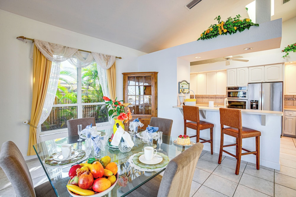 Tarpon Point Retreat w/ Dock: 1 Mi to Marina!