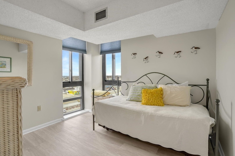 Braemar 1801s 3 Bedroom Condo by RedAwning view 5