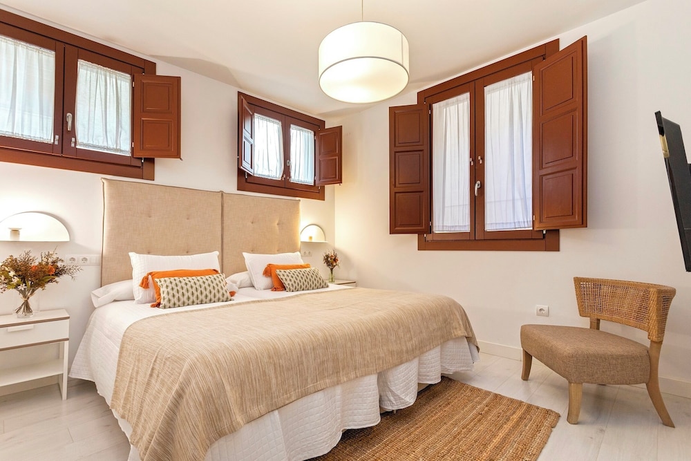 Charming Two-bedroom Apartment Near Cathedral Zacatin 103