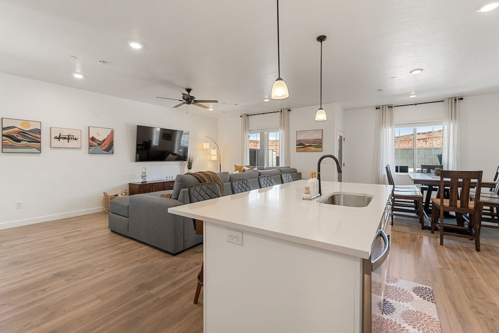 Ripples And Rocks Adventure House 4 Bedroom Townhouse