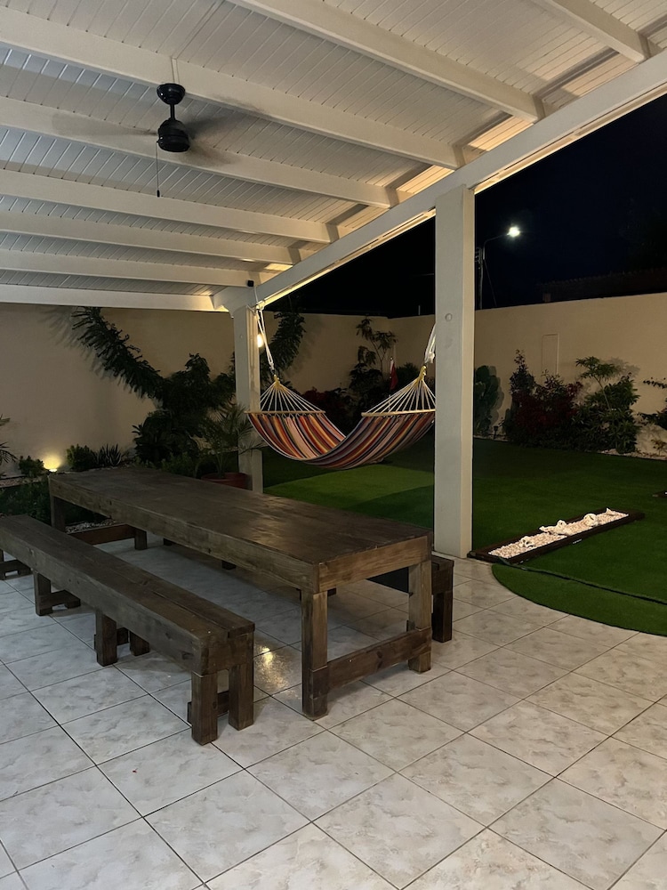 3 Bedroom Villa in Pos Chiquito Sun and Fun 5 Minute Walk to Beach