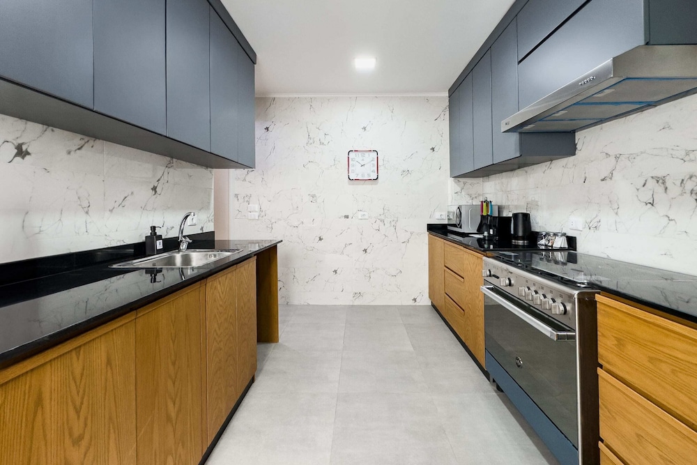 Xuru Stays I The 2bdr Emerald Pearl @ Heart of Heliopolis