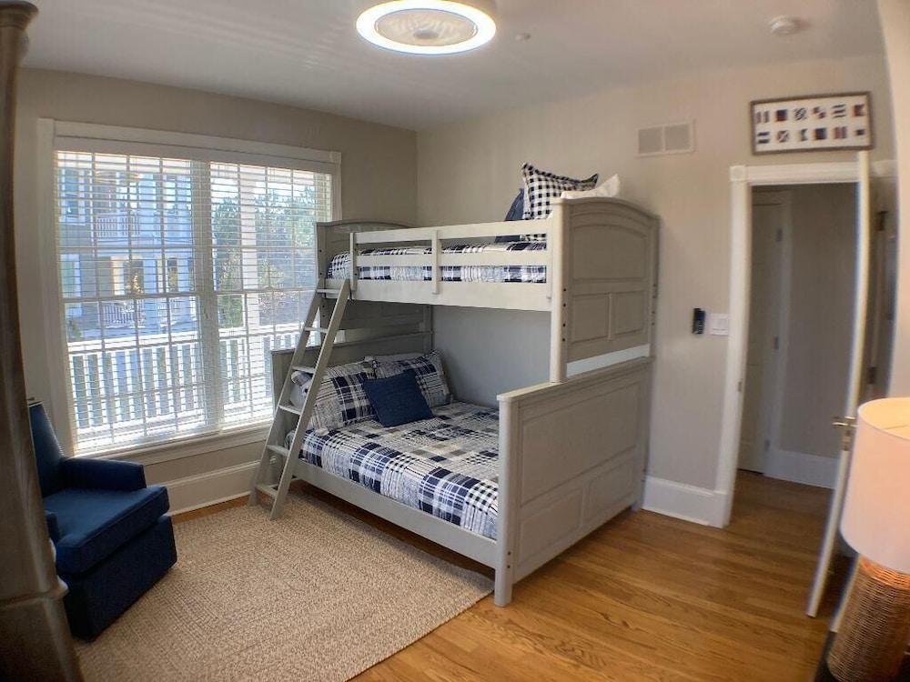 Hall Avenue 33