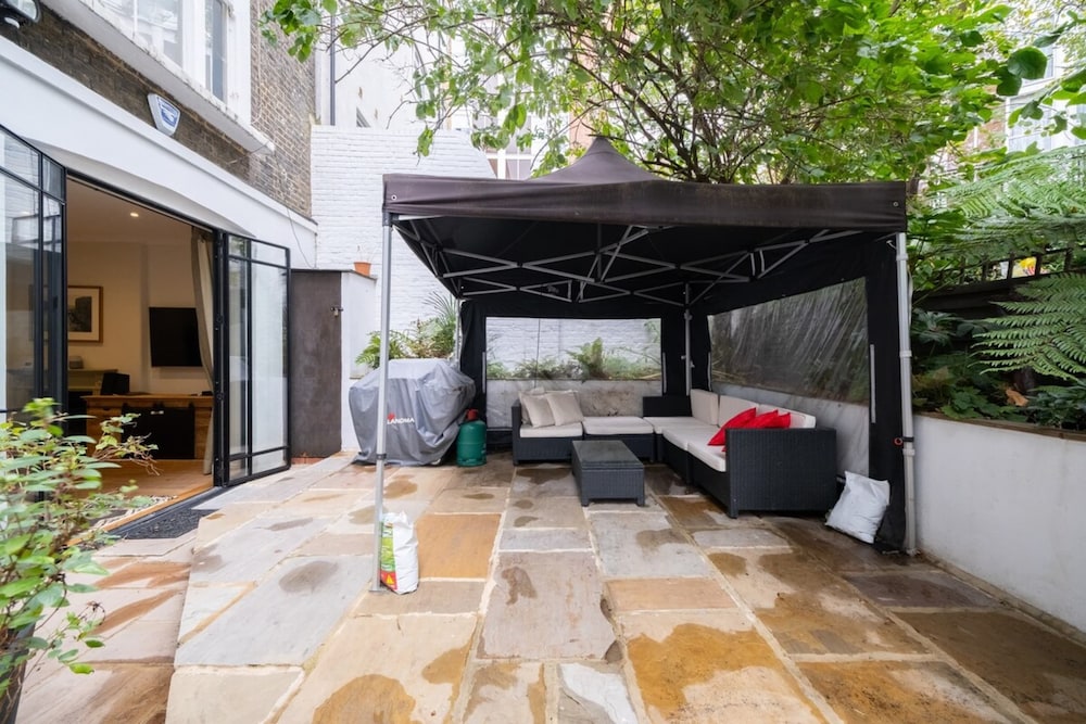 Gorgeous 2BD Flat With Patio - South Kensington!