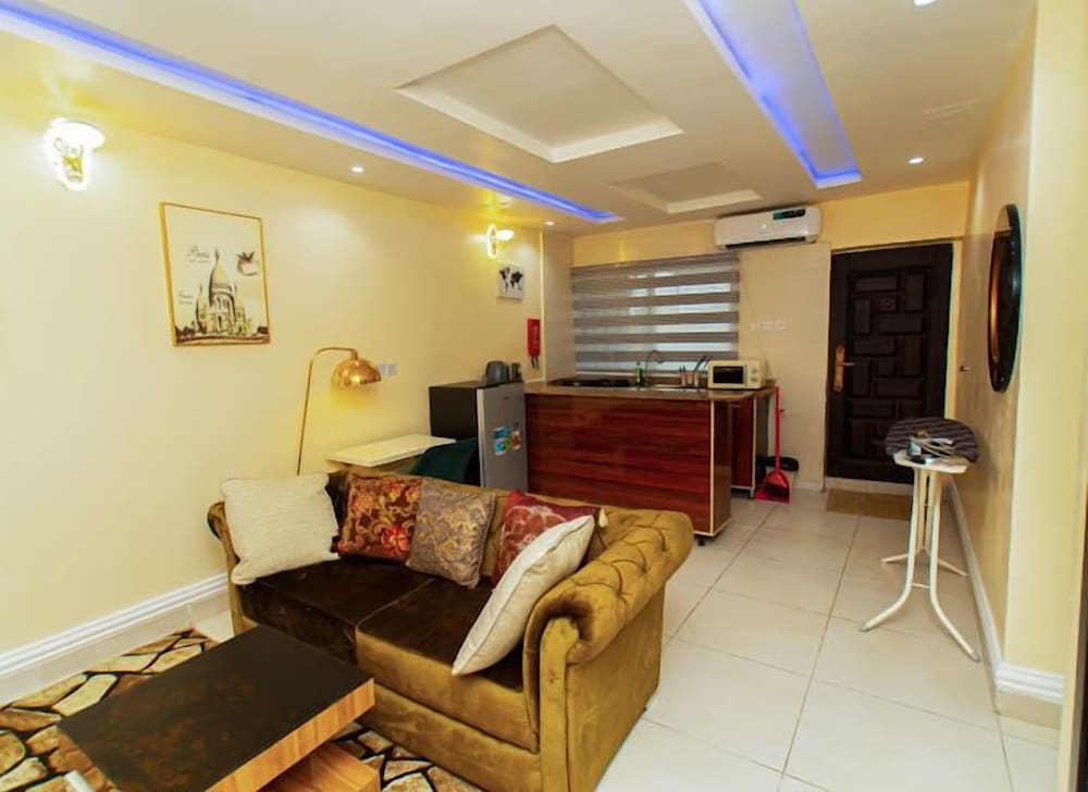 His Glory's Apartment