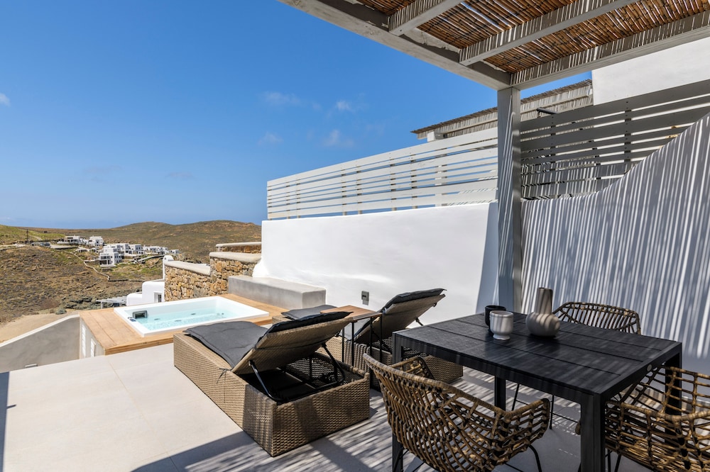 Mykonist Merchia Beach Villas & Suites