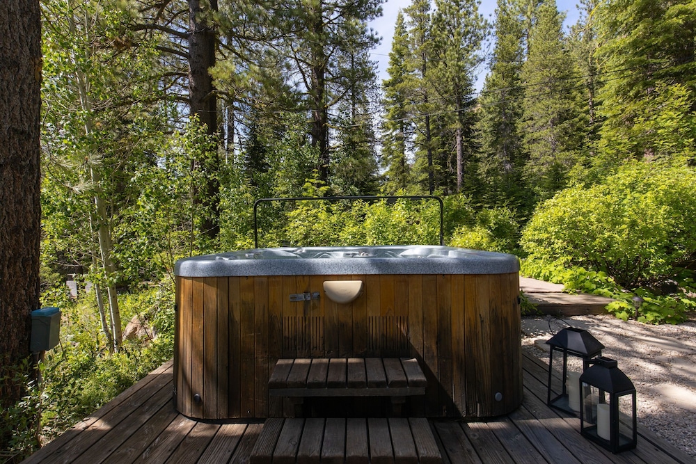 Everett by Avantstay 5mins to Palisades Tahoe w HOT TUB