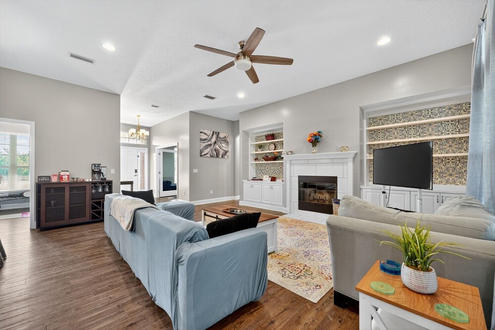 Floridays Manor 4 Bedroom Home